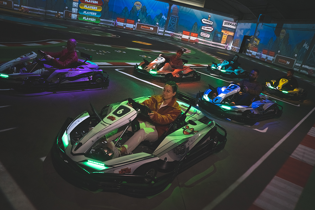 BattleKart joueurs dans leurs karts sur la grille de départ